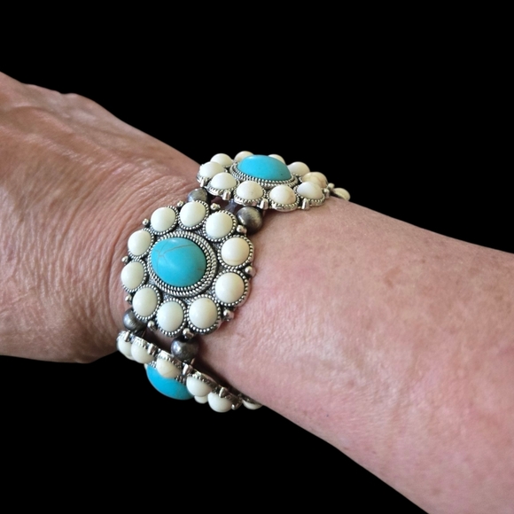 Southwestern Necklace/ Earring Setl with BONUS BRACELET - Picture 4 of 4